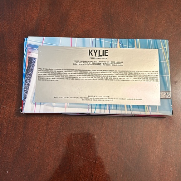 Kylie Sipping Pretty Birthday palette - Picture 6 of 6